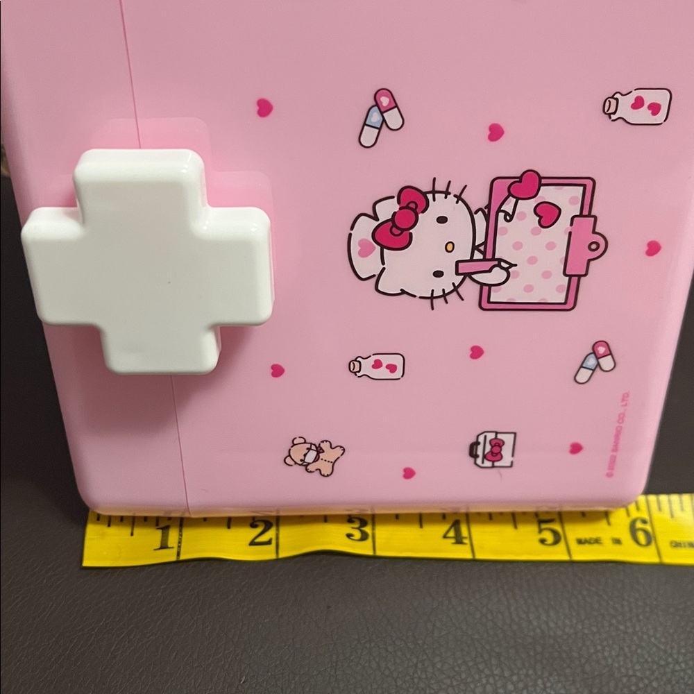 Hello Kitty Pink First Aid Box - Picture 9 of 9